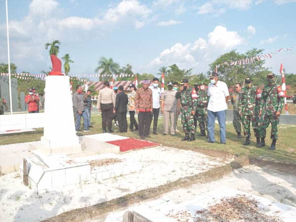 Bupati Jarot Hadiri Peresmian Gapura dan Pagar TMP Dwikora Senaning