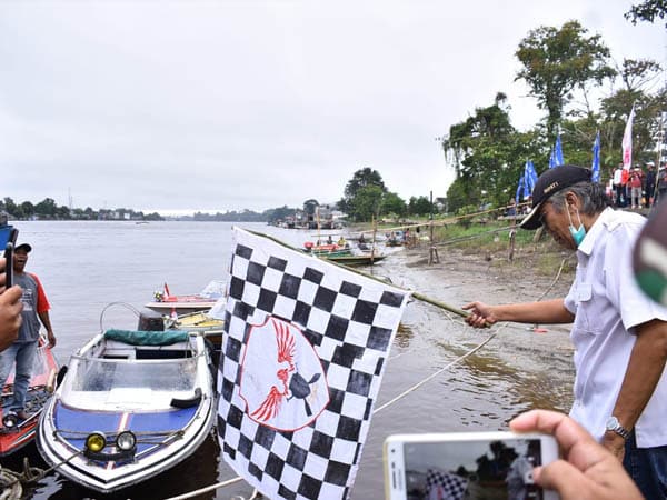 Buka Turnamen Race Boat, Bupati Jarot: Upaya Melestarikan Peradaban Sungai