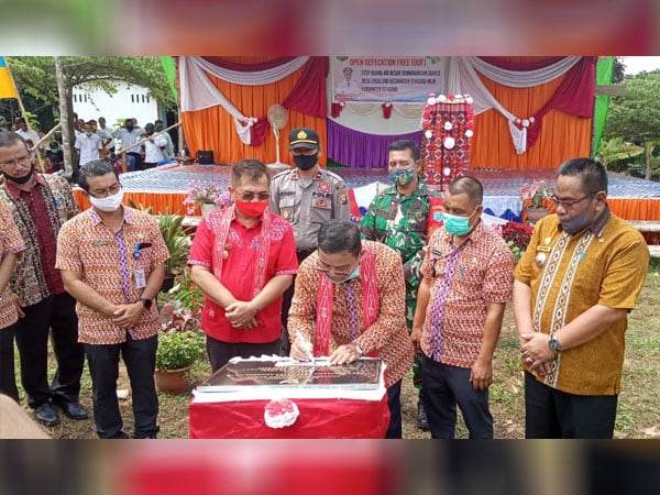 Bupati dan Wabup Sekadau Deklarasikan Ensalang Sebagai Desa ODF