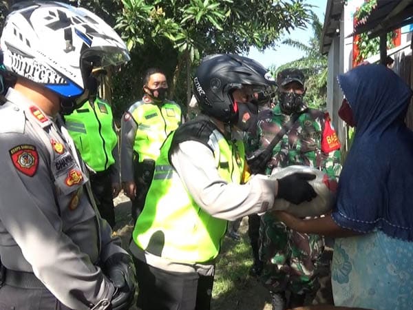 Kembali Laksanakan Bakti Sosial, Kapolres Ketapang: Pandemi Ini Ajarkan Kita untuk Saling Bantu