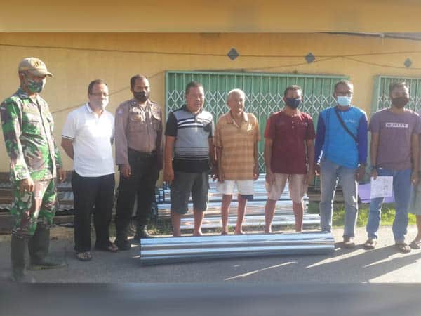 Pemdes Sungai Ringin Salurkan Bantuan Untuk Korban Angin Puting Beliung