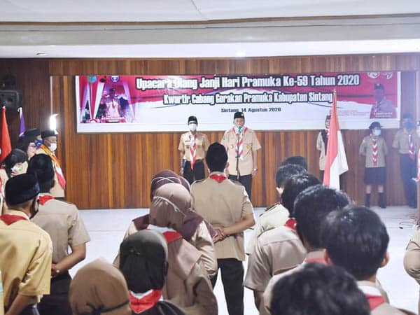 Pesan Bupati Jarot Saat Jadi Inspektur Upacara Ulang Janji Hari Pramuka ke-59