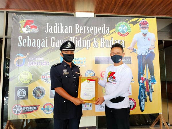 Polisi Malaysia Terima Penghargaan dari Wali Kota Pontianak