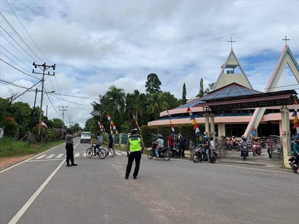 Polres Sekadau Kawal Penerapan Protokol Kesehatan di Tempat Ibadah