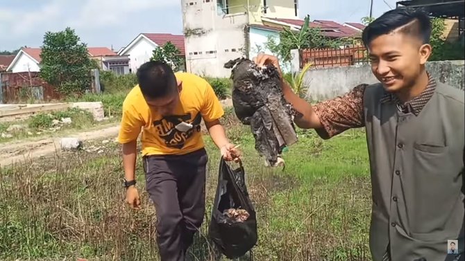 Publik Kecam Video Prank Berbagi Daging Kurban Isi Sampah Meski Akhirnya Minta Maaf