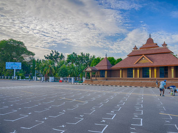 Siap Gelar Salat Ied, Panitia Tandai Saf Berjarak