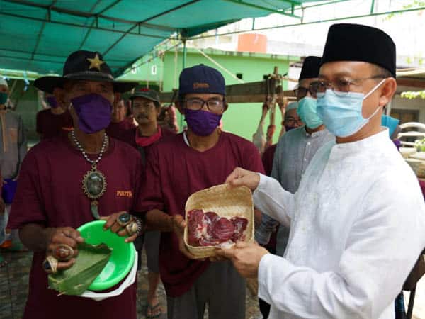 Tiadakan Kantong Plastik Untuk Wadah Daging Kurban
