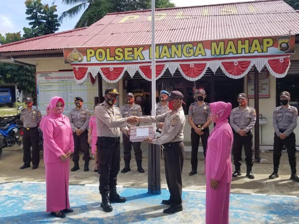 Upacara Purna Bakti Bhabinkamtibmas Senior Jajaran Polres Sekadau