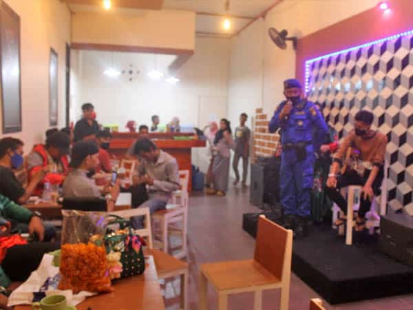 Wakapolres Pimpin Patroli Protokol Kesehatan di Sejumlah Warkop di Ketapang