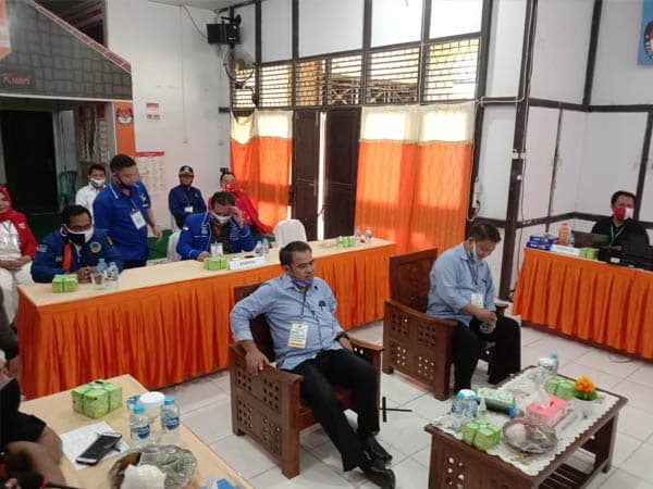 Aron-Subandrio Resmi Daftarkan Diri ke KPU Sekadau