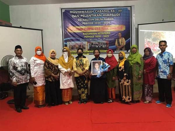 Betty Martin Hadiri Muscab Himpaudi dan Pengukuhan Pokja Bunda PAUD Ketapang