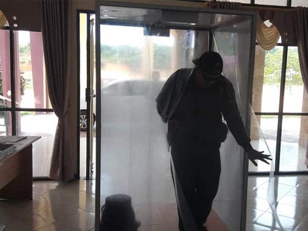 Cegah Penyebaran Covid di Kalangan Pegawai, PUPR Sekadau Sediakan Bilik Disinfektan