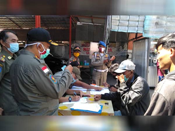 Disiplinkan Warga Terhadap Protokol Kesehatan, Satpol PP Kubu Raya Razia Masker