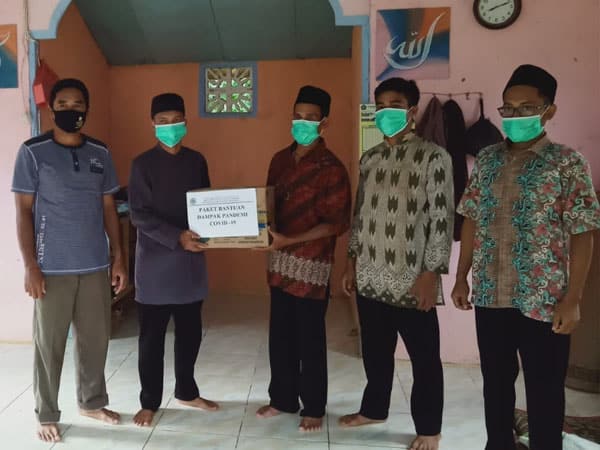 Muhammadiyah Nanga Taman Salurkan Paket Bantuan Makanan Pokok