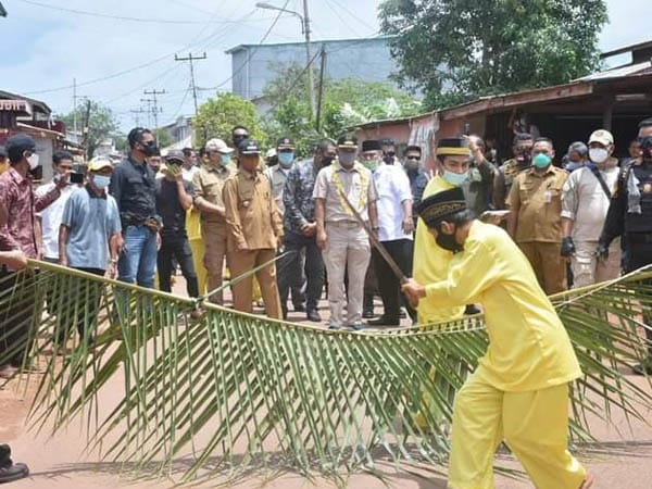 Pemkab Ketapang Akan Aliri Air Bersih Desa Banjar Sari dan Perbaiki Jalan Rusak Kendawangan