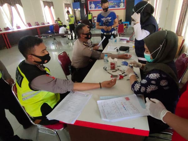 Satlantas Polres Sekadau Gelar Donor Darah Sambut Hari Lalu Lintas Bhayangkara ke-65