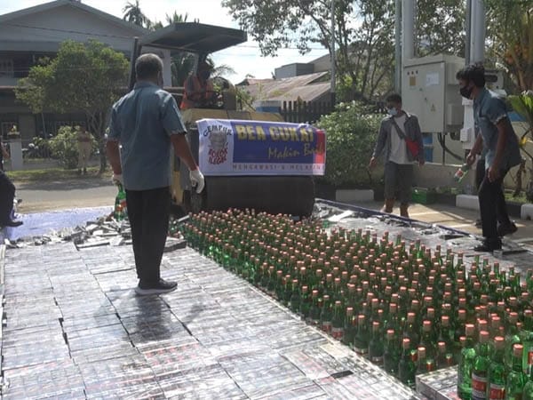 Bea Cukai Ketapang Musnahkan Barang Ilegal Senilai Rp1 Miliar