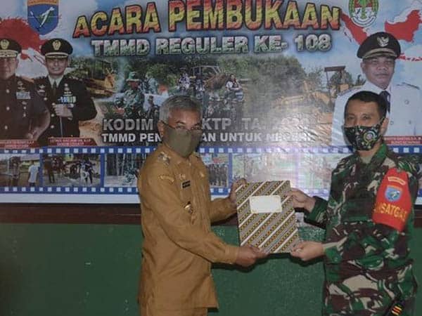 Bupati Martin Buka TMMD Kodim 1203 ke-108