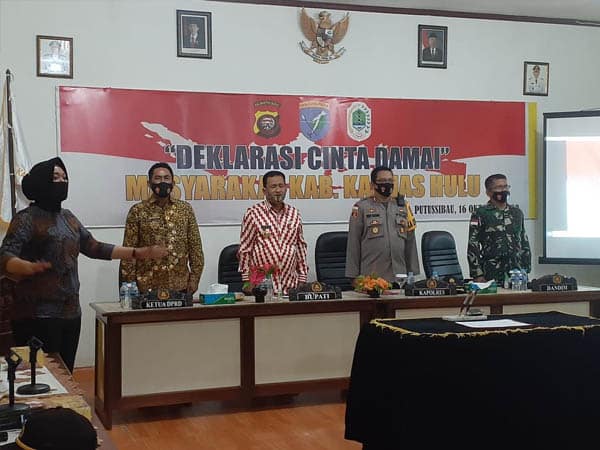 Bupati Nasir dan Ketua DPRD Hadiri Deklarasi Cinta Damai Masyarakat Kapuas Hulu