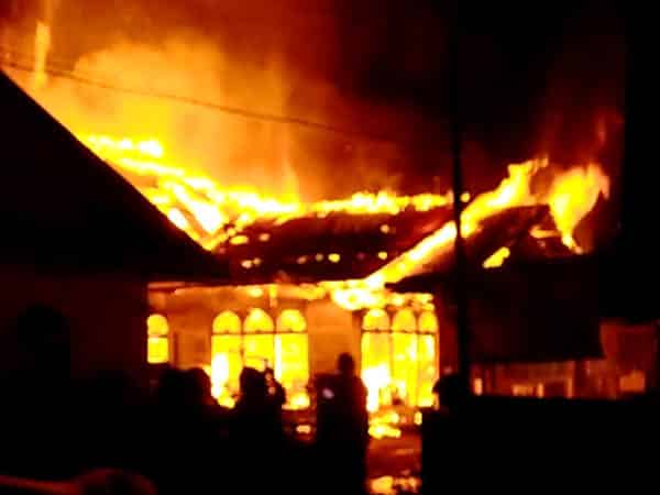 Dua Rumah di Gang Mailamah Pontianak Hangus Dilalap Si Jago Merah