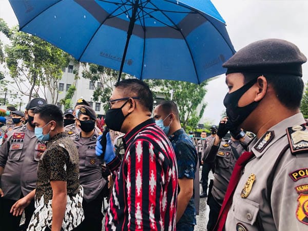 Sutarmidji Sampaikan Aspirasi Mahasiswa dan Buru ke Presiden Tolak UU Omnibus Law Cipta Kerja