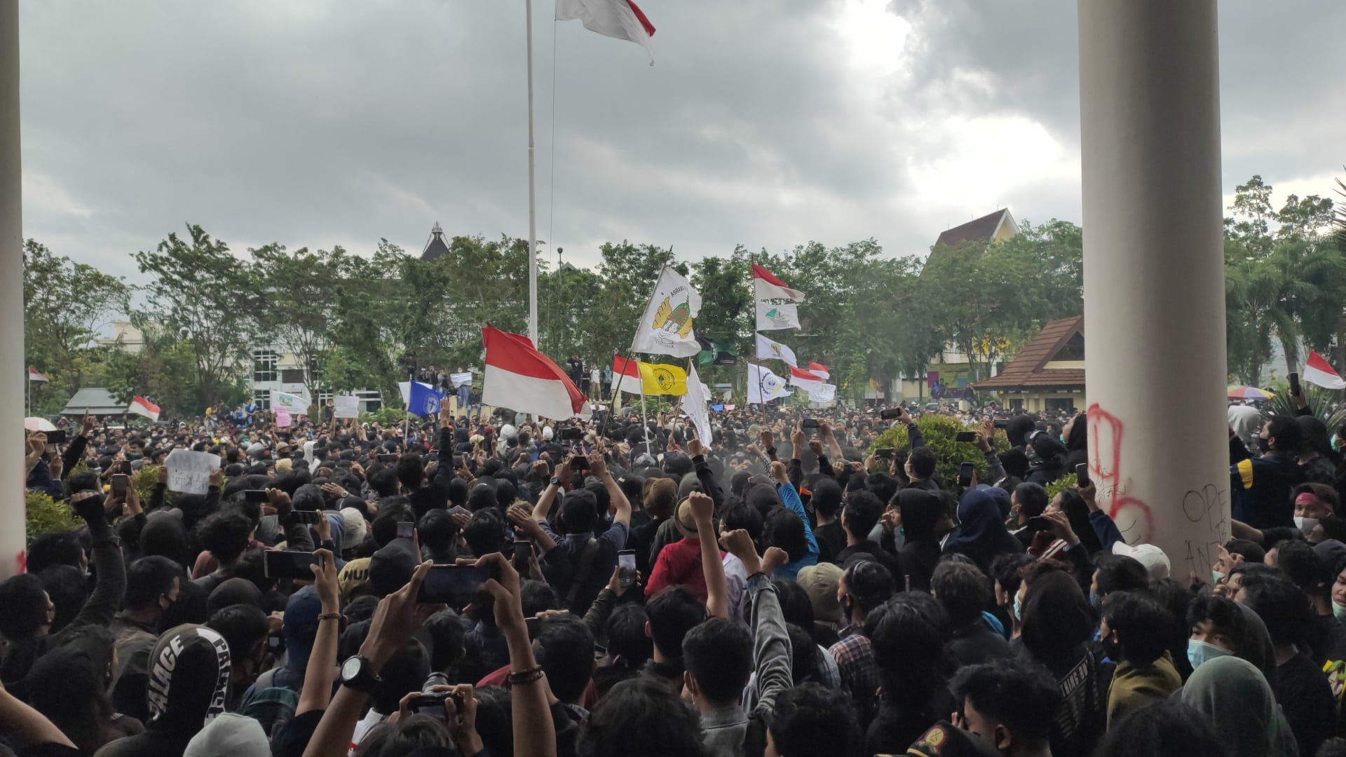 Ribuan Massa di Kalbar Tolak Omnibus Law Ciptaker