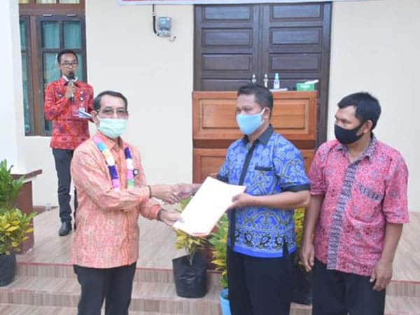 Pemkab Ketapang Salurkan Bantuan Hibah Untuk Sungai Laur dan Simpang Dua