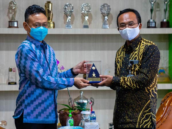 Pemkot Pontianak Diganjar Dua Penghargaan atas Predikat WTP Murni