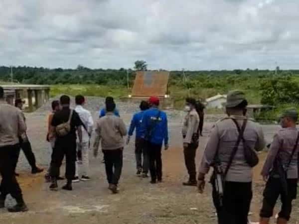 Polisi Olah TKP Perusakan dan Penjarahan PT SRM oleh Massa