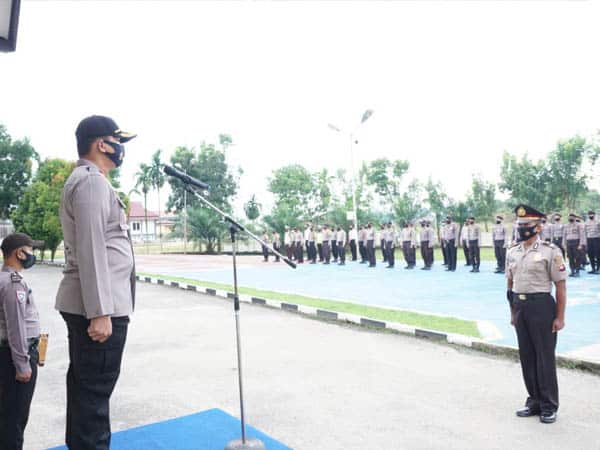 Polres Sekadau Gelar Upacara Kenaikan Pangkat Pengabdian