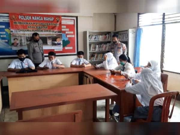 Ruang Pertemuan Polsek Nanga Mahap Disulap Jadi Ruang Belajar Online Bagi Pelajar