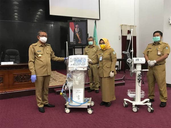 Sutarmidji Serahkan Bantuan Ventilator untuk Sejumlah Rumah Sakit di Kalbar