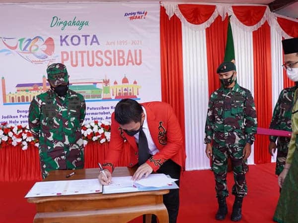 Pemkab Kapuas Hulu Hibahkan Lahan ke TNI