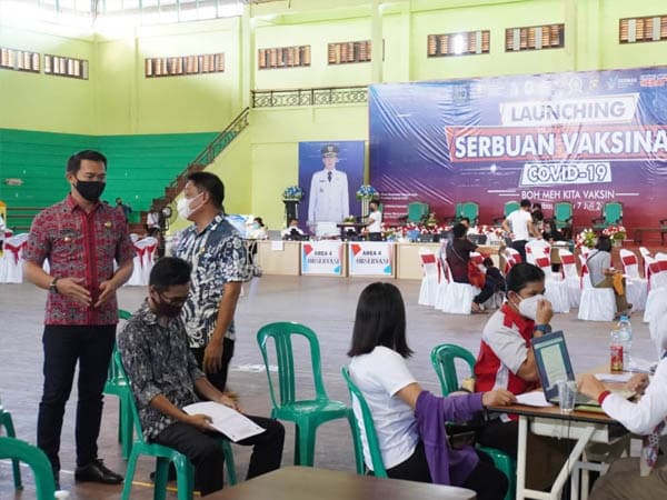 Bupati Sis Kembali Tinjau Pelaksanaan Vaksinasi Covid: Pastikan Berjalan Lancar