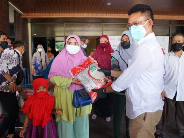 Warga Pontianak Terdampak PPKM Darurat: Bantuan Tiba