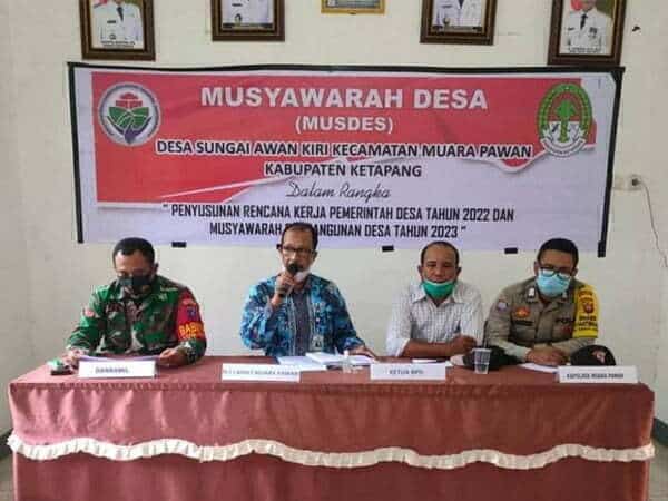 Babinsa Sungai Awan Kiri Hadiri Rapat Evaluasi Posko PPKM Mikro
