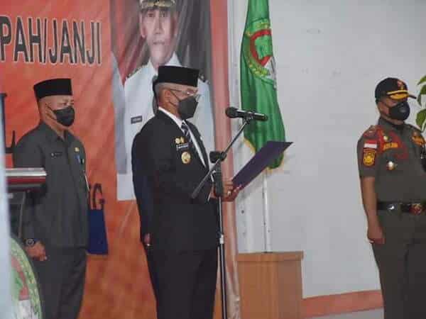 Bupati Martin Lantik 196 Pejabat Eselon IV
