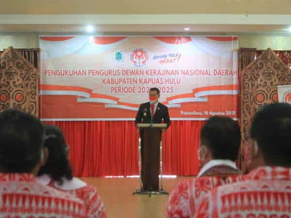 Bupati Sis Minta Dekranasda Perkuat Pemasaran Produk Kapuas Hulu di Sosial Media