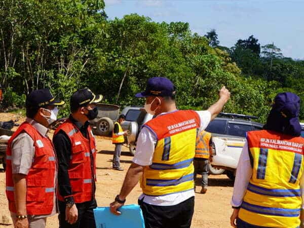 Bupati Sis Dampingi Kunker Ketua Komisi V DPR Tinjau Jalan Paralel Lintas Timur