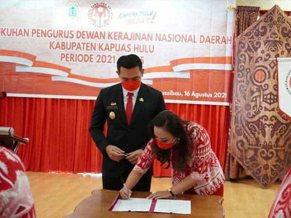 Bupati Sis Kukuhkan Pengurus Dekranasda Kapuas Hulu