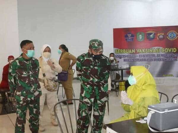 Dandim Tinjau Pelaksanaan Sebuan Vaksinasi Covid-19 di Citimall Ketapang