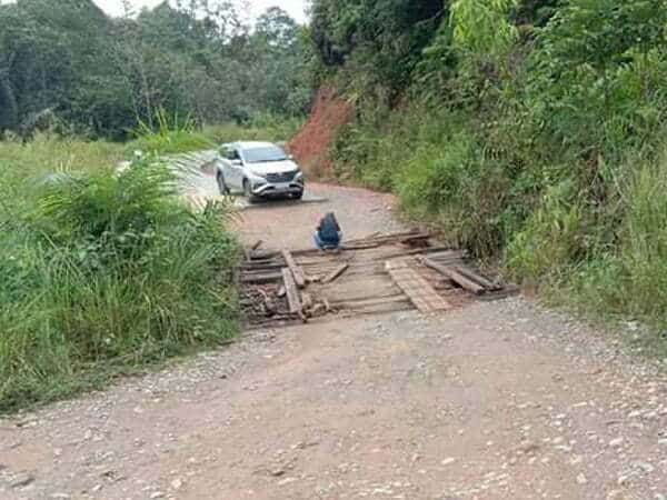 Empat Jembatan di Melawi Rusak Berat, Warga: Halo Pemprov Kalbar?