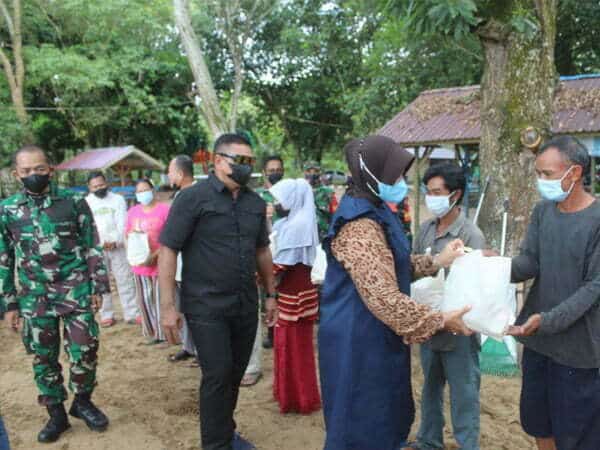 Jelajahi Wilayah Kodim 1203 Ketapang, Danrem Gelar Kegiatan Baksos