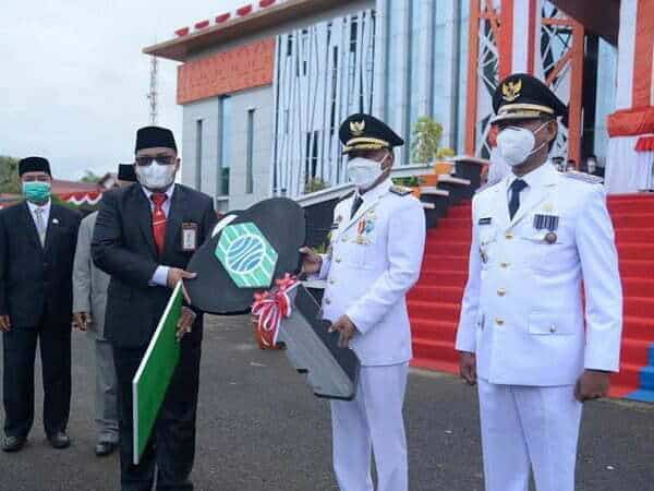 Masjid Agung Al-Ikhlas Ketapang Terima Bantuan Mobil Ambulance Bank Kalbar