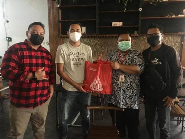 Alfamart Peduli: 500 Paket Bantuan untuk Warga Kalbar Terdampak PPKM