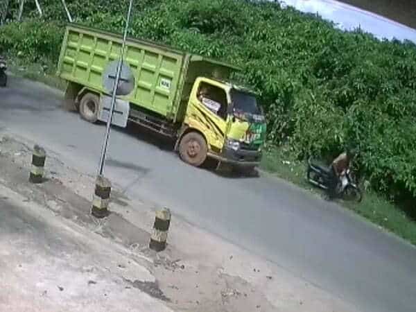 Pengendara Motor Tewas Terlindas Truk Bermuatan Batu di Jembatan Pawan 1 Ketapang