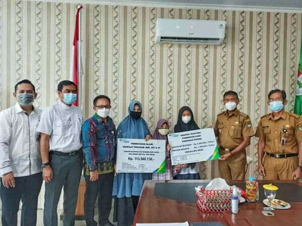 Wabup Farhan Serahkan Santunan Kematian dan Beasiswa Pendidikan Peserta BPJS Ketenagakerjaan