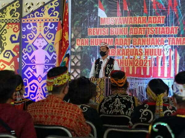 Bupati Fransiskus Diaan Buka Musyawarah Adat Taman