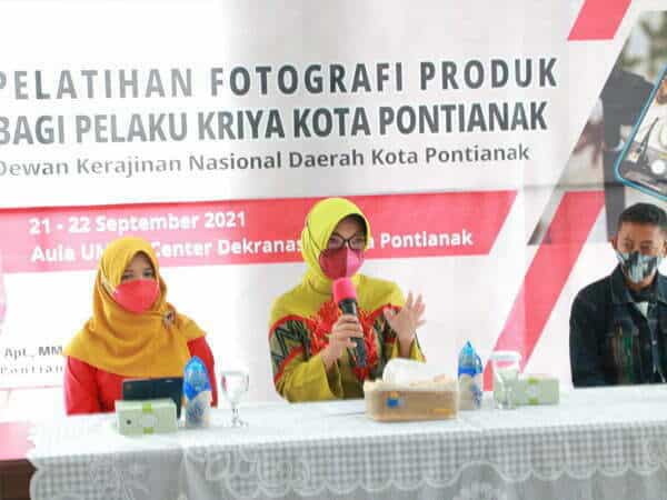 Dekranasda Pontianak Gelar Pelatihan Fotografi Produk Bagi Pelaku Kriya