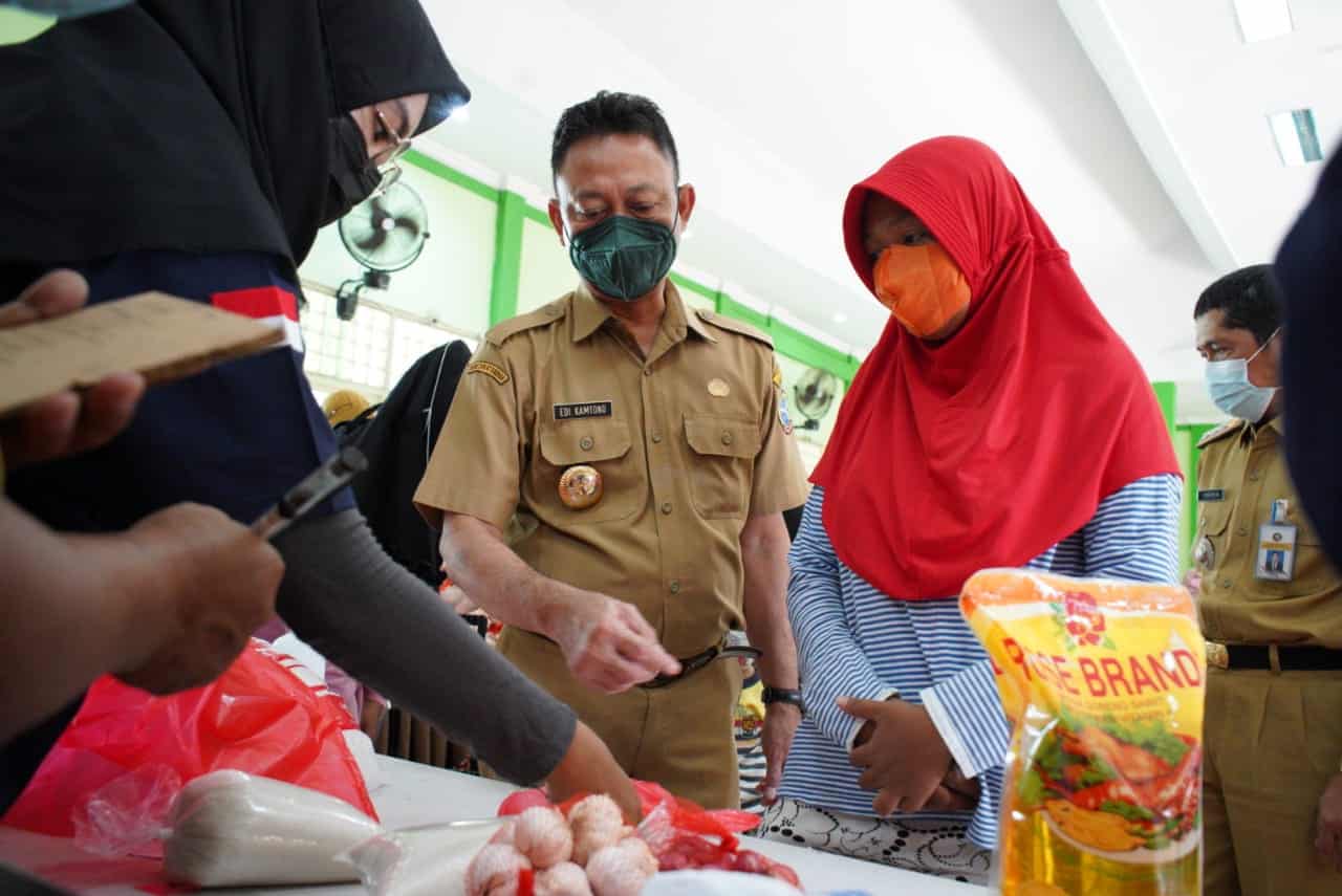 Yunaini Terbantu Gelar Pangan Murah
